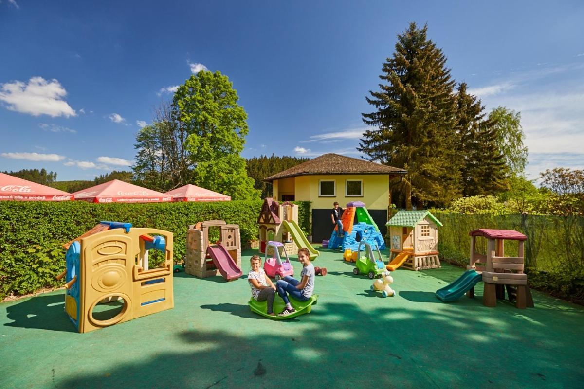 Camp Dolce Hotell Trutnov Exteriör bild